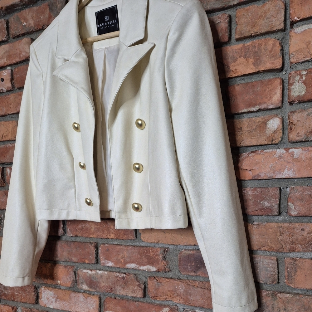 Bagatelle Ivory Faux Leather Cropped Blazer Gold Button Jacket M - Picture 6 of 14